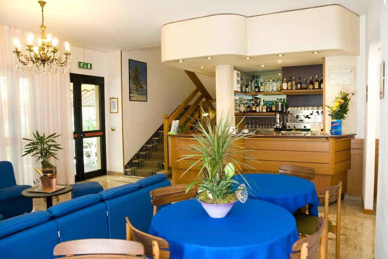 Hotel Carezza Cervia 2*,  Italia