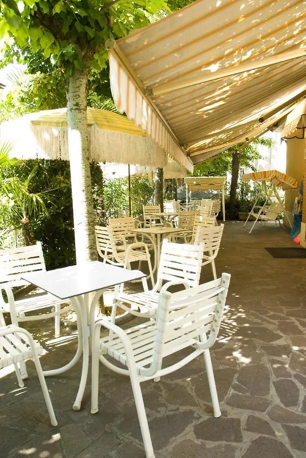 **  Hotel Carezza Cervia Italia